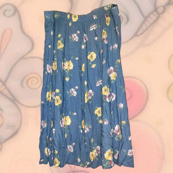 Blue floral midi skirt with button front   Measurements: Waist 40-46 in. - Picture 4 of 4